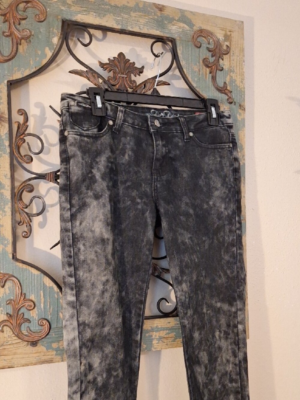 Women's Black Acid-Wash Skinny Jeans. Size 5 - Picture 3 of 7